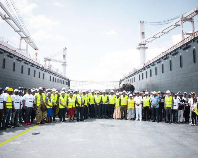 Présentation officielle du nouveau dock flottant de 12.000 tonnes à Abidjan : Un tournant pour la réparation navale en Côte d’Ivoire 6 TOF PORT