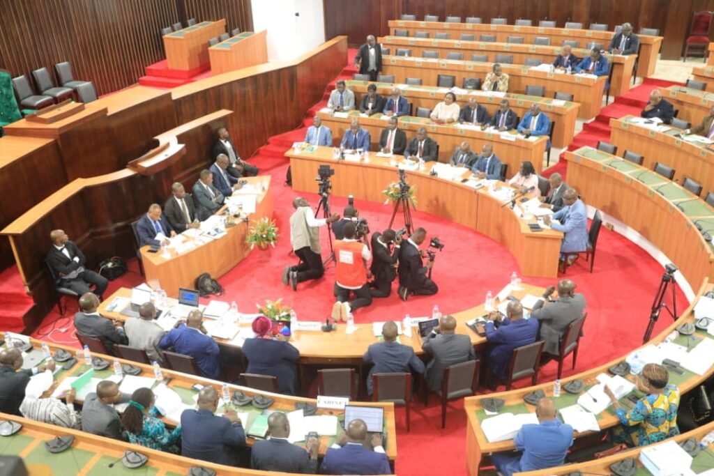 Budget 2026 : Le ministère Bouaké Fofana obtient 502,893 milliards FCFA pour ses projets 3 photo Bouake Fofana 2