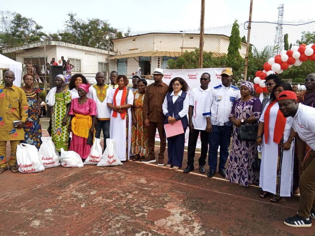 Daloa : 1 000 kits alimentaires offerts aux populations démunies dans le cadre de « éclairer le monde » 4 photo Noel 4