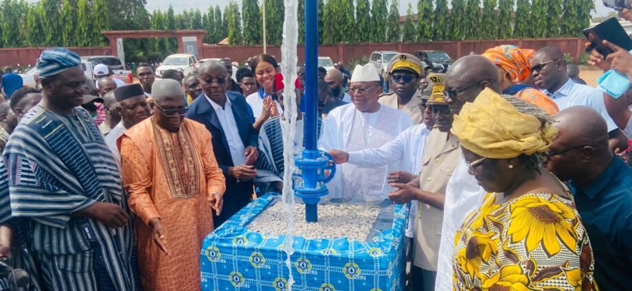 Programme eau pour tous : le ministre Amadou Coulibaly dote des villages de Korhogo de châteaux d’eau HVA 1 photo eau Korhogo 1