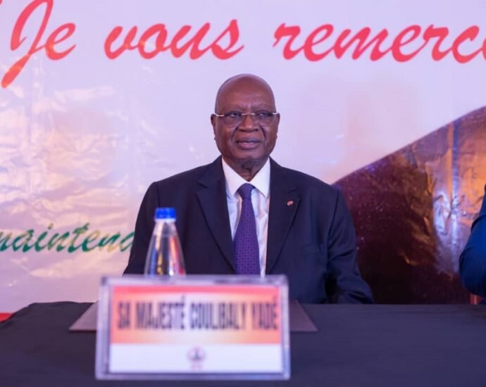 Hommage à sa Majesté Tiémoko Yadé Coulibaly : Une figure emblématique de la banque et l’assurance partage son expérience avec la jeune génération 4 photo hommage 3