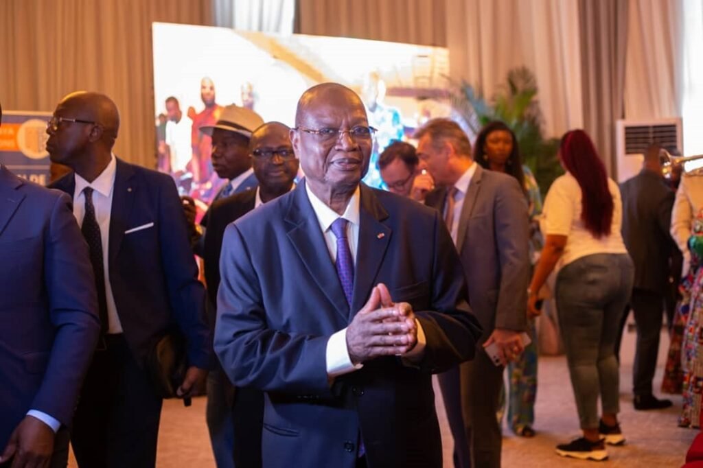 Hommage à sa Majesté Tiémoko Yadé Coulibaly : Une figure emblématique de la banque et l’assurance partage son expérience avec la jeune génération 2 photo hommage 4