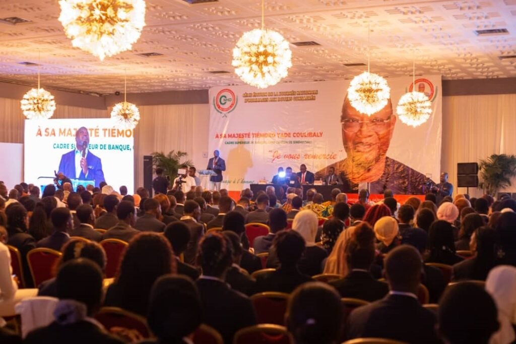 Hommage à sa Majesté Tiémoko Yadé Coulibaly : Une figure emblématique de la banque et l’assurance partage son expérience avec la jeune génération 5 photo hommage 5