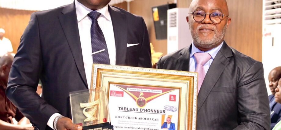4ème édition des Awards de l'Économie : Check Aboubakar Koné remporte le Super Prix Or de l’Economie 1 trophee 3