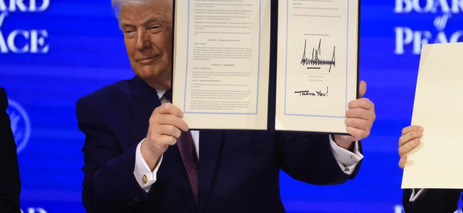 Marchés financiers : L’apaisement géopolitique et l’essor de l’IA ravivent l’appétit pour le risque 1 TRUMP