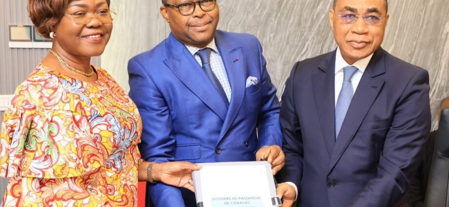 Passation de charges au ministère de l’Économie, des Finances et du Budget : Nialé Kaba transmet le flambeau à Adama Coulibaly 1 photo budget 1