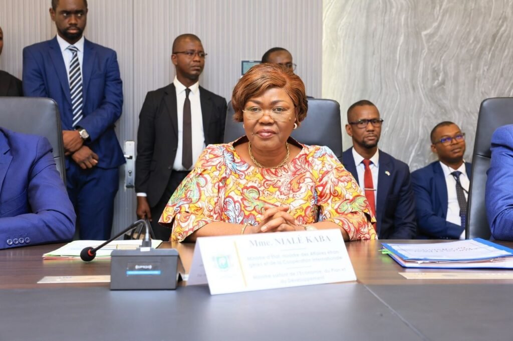 Passation de charges au ministère de l’Économie, des Finances et du Budget : Nialé Kaba transmet le flambeau à Adama Coulibaly 2 photo budget 3