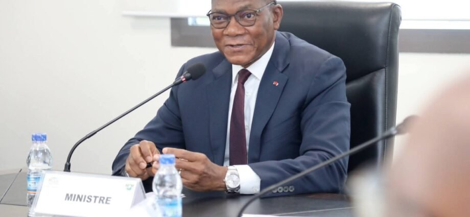 Fin de mandat au MCLU : Bruno Nabagné Koné laisse un ministère structuré et modernisé 1 photo cabinet 1