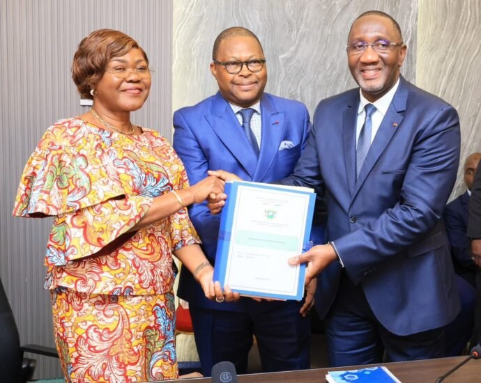Passation de charges au ministère du Plan et du Développement : Nialé Kaba passe le relais à Souleymane Diarrassouba 6 photo commerce 1