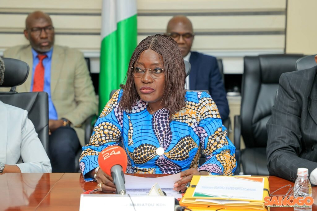 Passation de charges au ministère du portefeuille de l’État : Mariatou Koné succède à Moussa Sanogo 2 photo passation 2