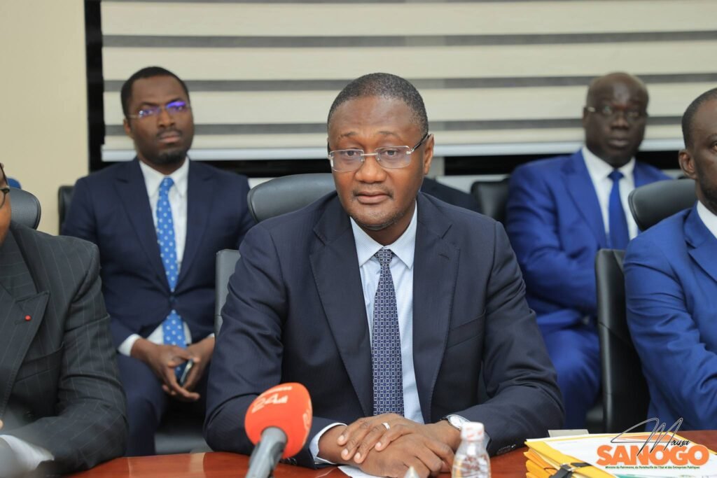 Passation de charges au ministère du portefeuille de l’État : Mariatou Koné succède à Moussa Sanogo 3 photo passation 3