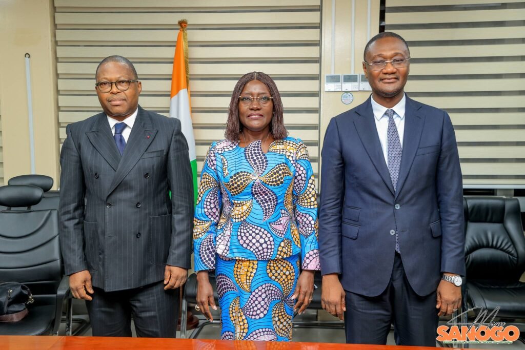 Passation de charges au ministère du portefeuille de l’État : Mariatou Koné succède à Moussa Sanogo 4 photo passation 5