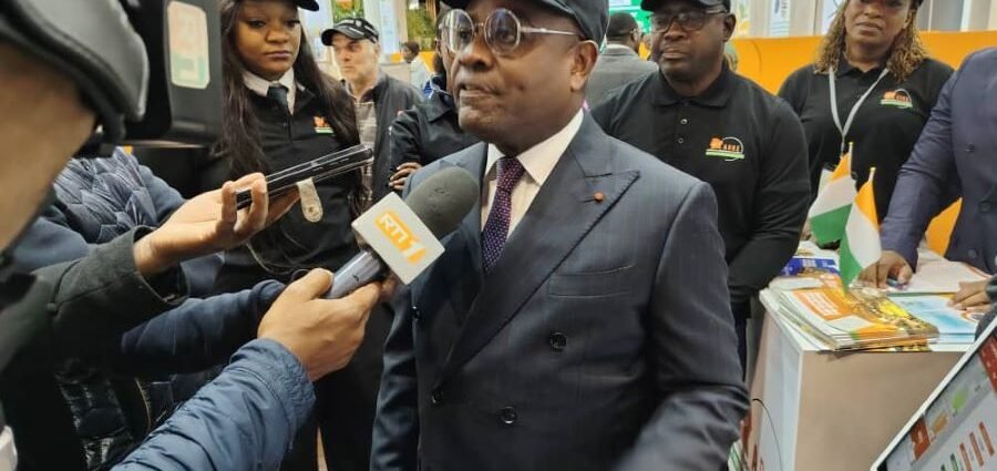 Anacarde et entreposage : La Côte d’Ivoire en quête de 2 000 milliards FCFA d’investissements à Paris 1 ARRE