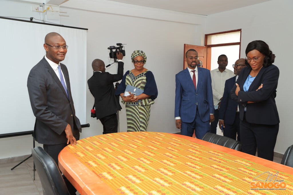 Tournée de proximité: le ministre Moussa Sanogo sur le terrain pour une urbanisation plus transparente 4 photo Agef 3