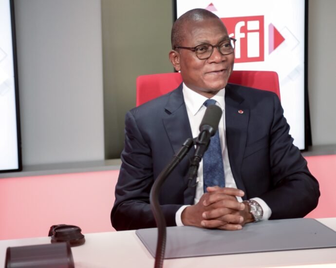 Invité de RFI lors du Salon de l’Agriculture de Paris : Bruno Nabagné Koné défend les atouts agricoles et la stratégie cacao 3 photo Rfi 1