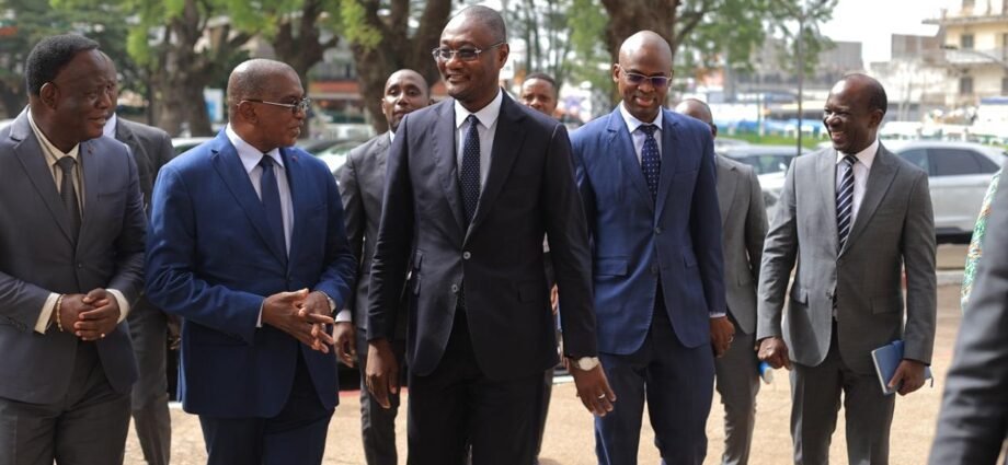 Tournée de proximité: le ministre Moussa Sanogo sur le terrain pour une urbanisation plus transparente 1 photo visite Anah 4