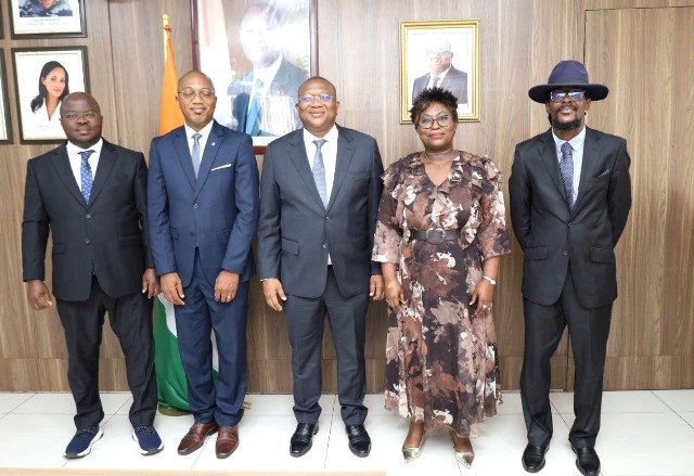 Amadou COULIBALY Accepte de Parrainer l'AJEFCI 2 L'AJEFCI oeuvre à la qualité de l'information économique et financière