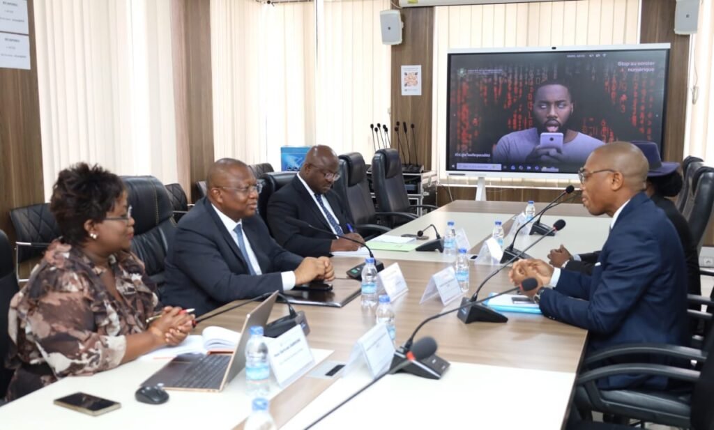 Amadou COULIBALY Accepte de Parrainer l'AJEFCI 2 L'AJEFCI a été reçu en audience le 24 mars 2026 parle ministre de la communication de Côte d'Ivoire, Amadou Couliblay