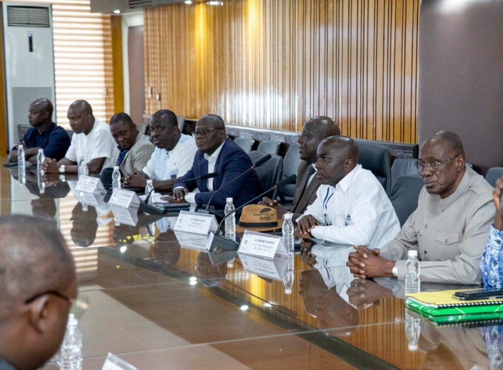Filière cacao : Bruno Koné désamorce la menace de grève et obtient un accord sur l’enlèvement de 100 000 tonnes de stock inventorié 4 photo OIA 5