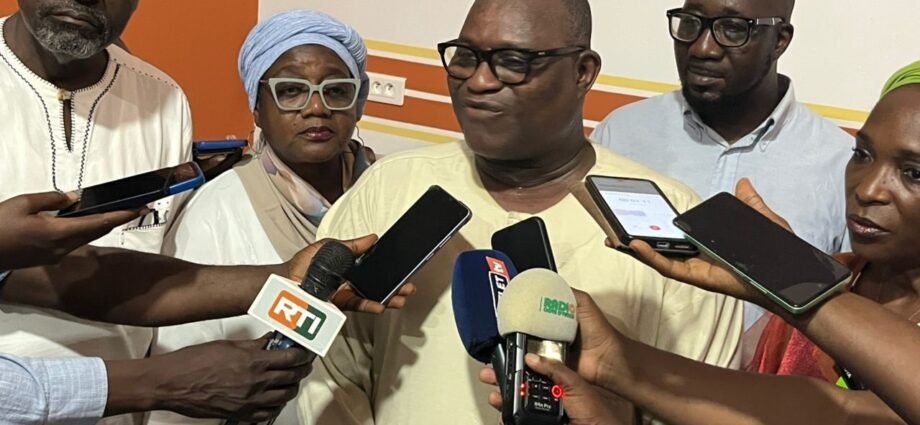 Engagement généreux de Touré Ahmed Bouah : l’intégralité des droits de ses œuvres reversées à l’AECI 1 photo TAB 1 1