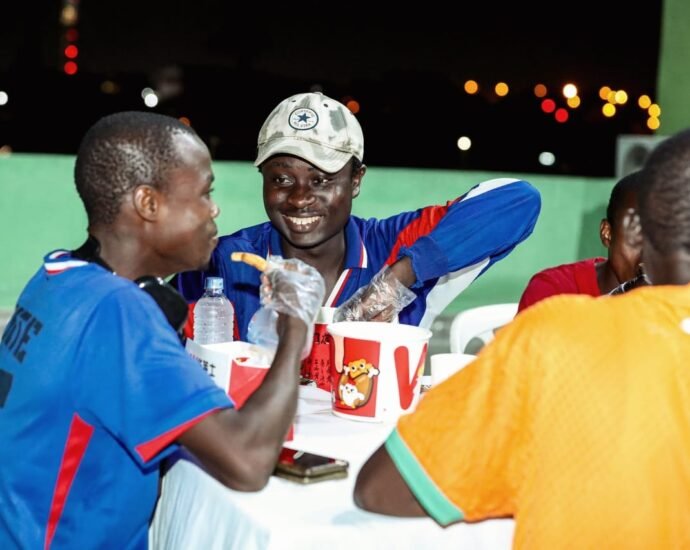 Solidarité en Ramadan : Yango Food offre des repas aux étudiants de l’AEEMCI 3 photo Yango repas 1
