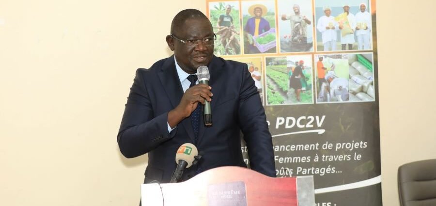 Bernard Kini Comoé lance la modernisation des marchés de gros agricoles 1 Atelier 2 OK