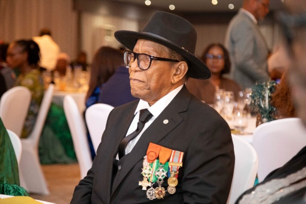 Côte d’Ivoire : le vétéran Yassoungo Koné honoré lors d’un dîner-gala empreint de reconnaissance 4 photo Co Une doyen 1