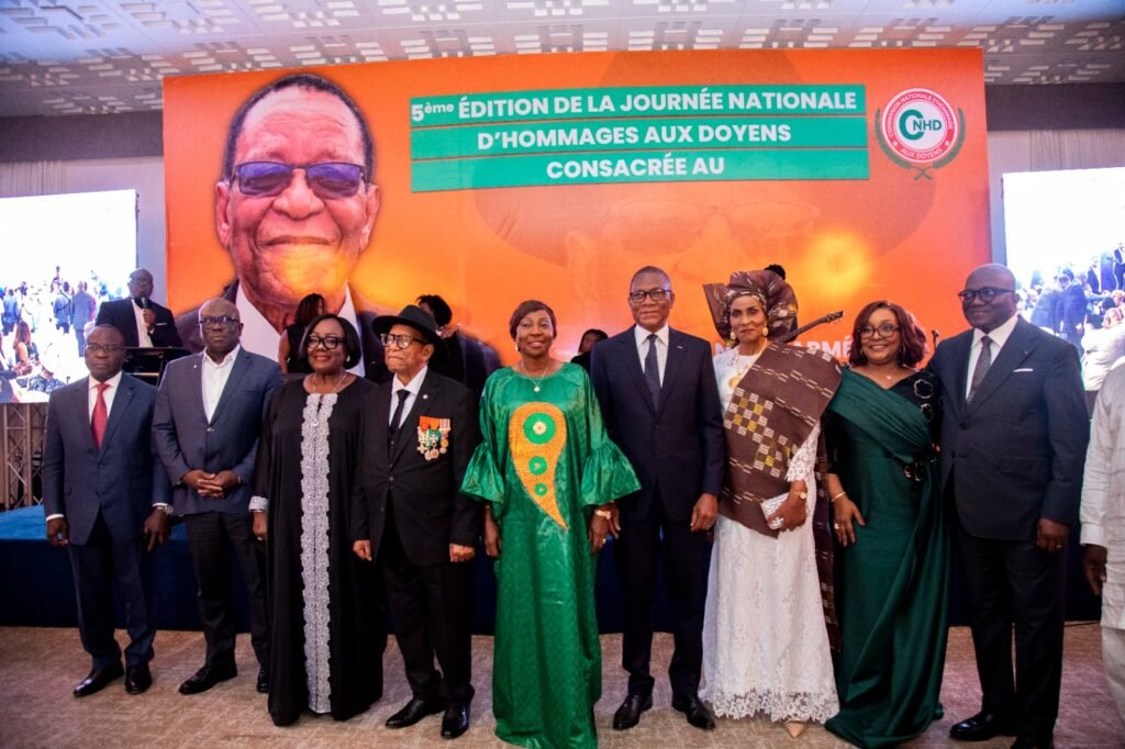 Côte d’Ivoire : le vétéran Yassoungo Koné honoré lors d’un dîner-gala empreint de reconnaissance 3 photo de famile doyen