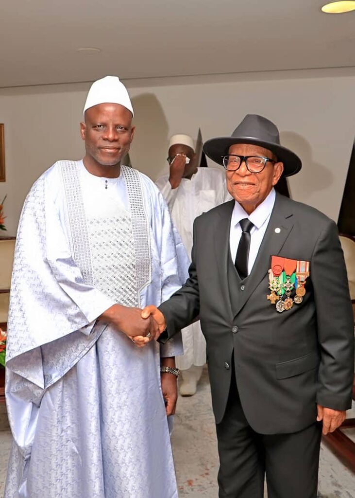 Côte d’Ivoire : le vétéran Yassoungo Koné honoré lors d’un dîner-gala empreint de reconnaissance 2 photo encadre