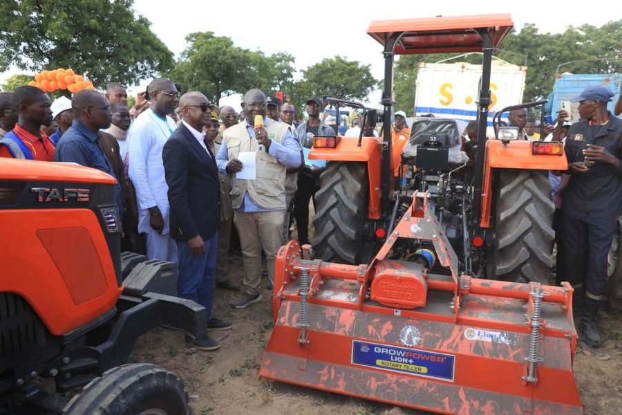 Ferkessédougou : Bernard Kini Comoé lance le Centre de mécanisation du Tchologo et renforce l'appui aux producteurs de riz et de maïs 3 COMOE 4 OK