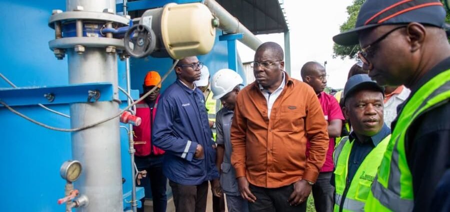 Usine traitement d'eau de la Loka et de Niakara : Amedé Koffi Kouakou inspecte les ouvrages 1 AMED 1 OK