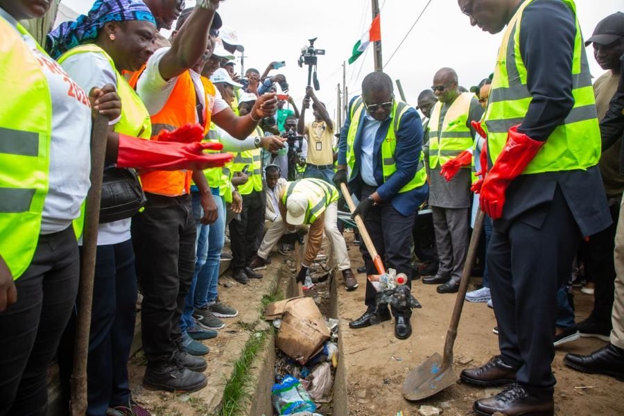 Usine traitement d'eau de la Loka et de Niakara : Amedé Koffi Kouakou inspecte les ouvrages 4 AMED 3 OK