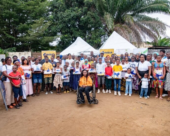 NSIA Holding Assurances Accompagne 60 Elèves en Situation de Vulnérabilité 6 NSIA Holding Assurances est dirigé par Dominique Diagou Ehilé