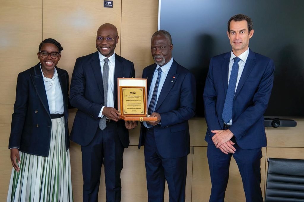 Hydrocarbure : SLB distingue la Côte d'Ivoire pour son leadership technologique dans le secteur pétrolier et gazier 4 photo ambassadeur 3
