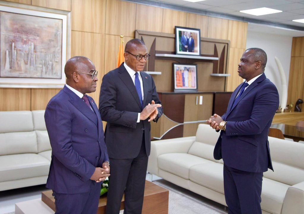 Stockage agricole : Pr Justin Koffi présente 5 projets structurants au ministre Bruno Koné 3 photo entrepot 4